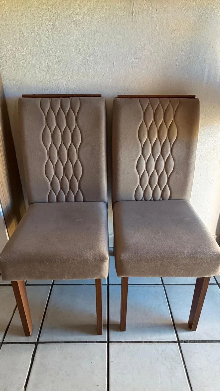 4 Cadeiras novas cada 75,00 $