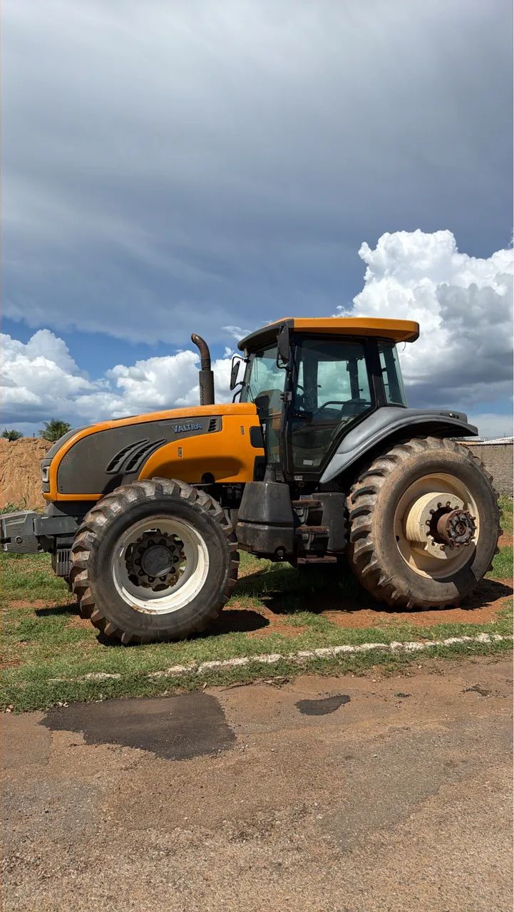 TRATOR VALTRA BT210 