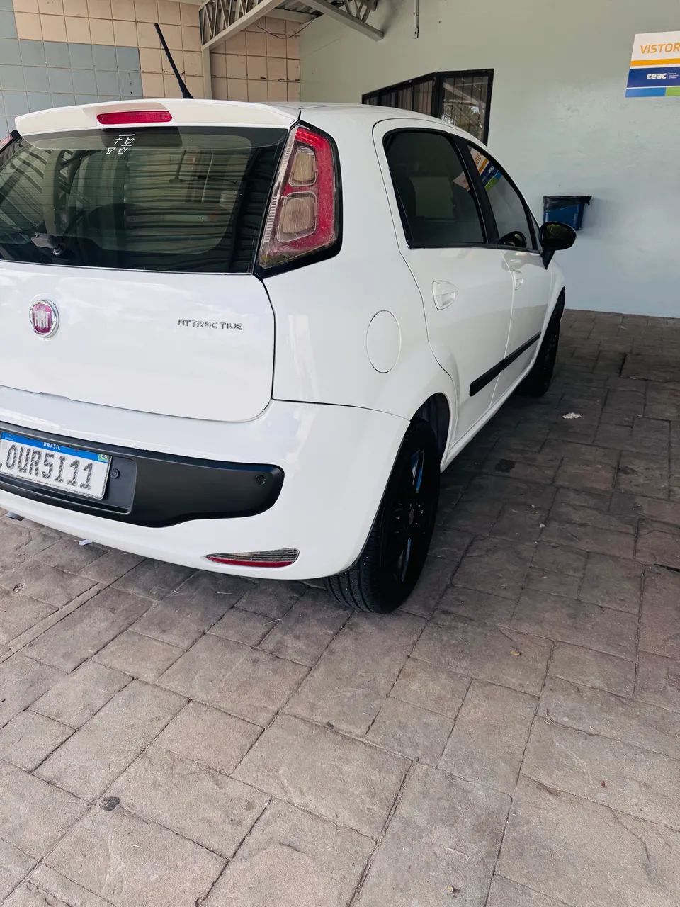 Fiat Punto Attractive 1.4 Fire Flex 8V 5P 2014 - Foto 5