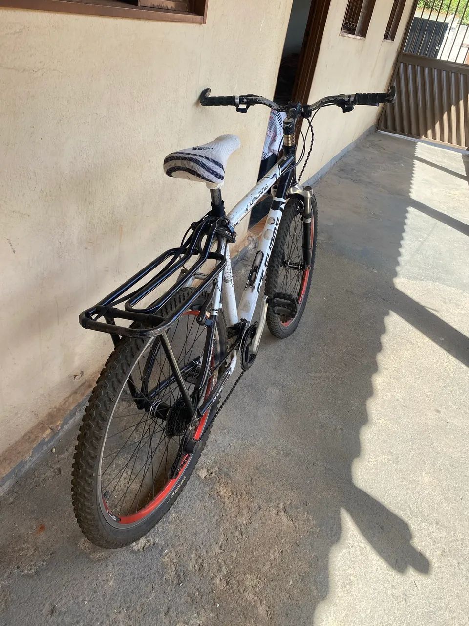 Vende-se bicicleta aro 26 - Foto 3