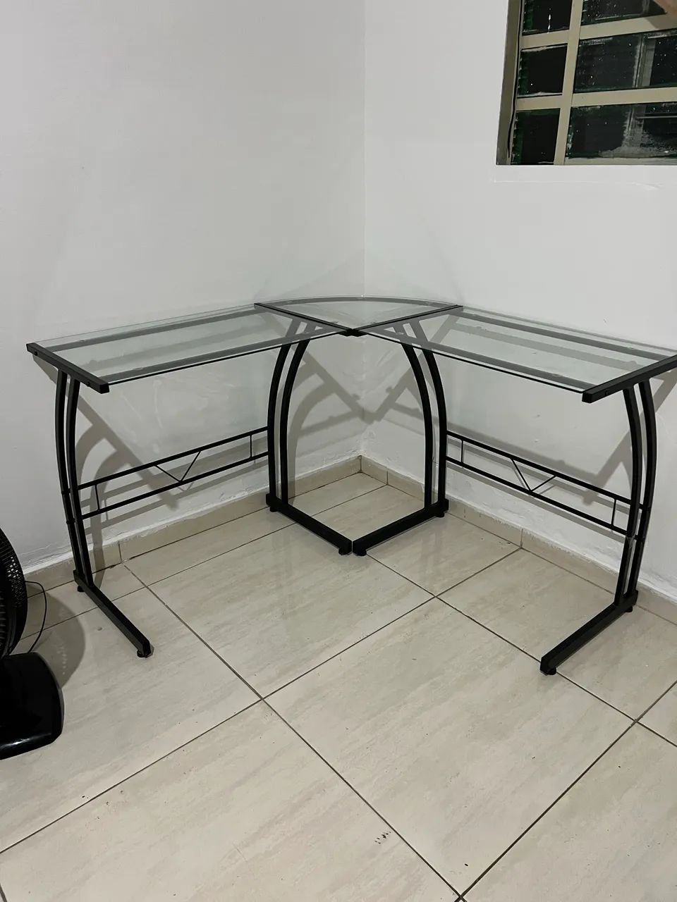 Mesa de vidro em L