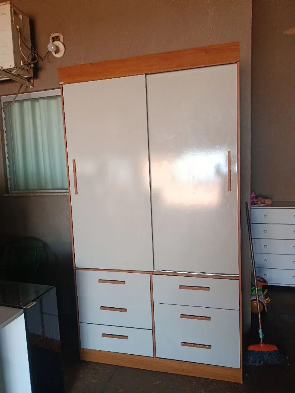Guarda roupa bem conservado 