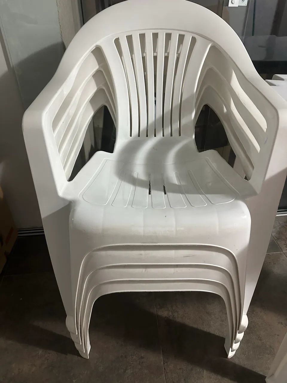 Cadeiras pl ásticas + mesa  - Foto 2