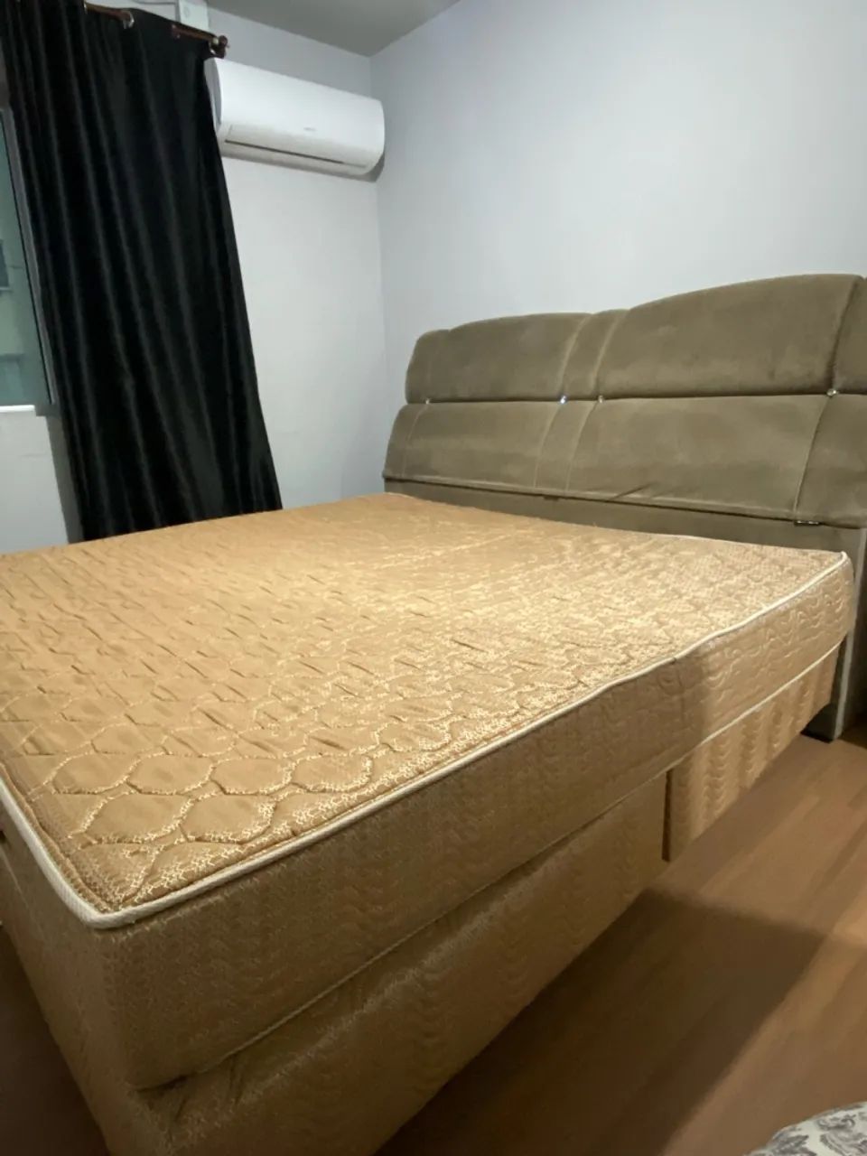 Cama King com bau