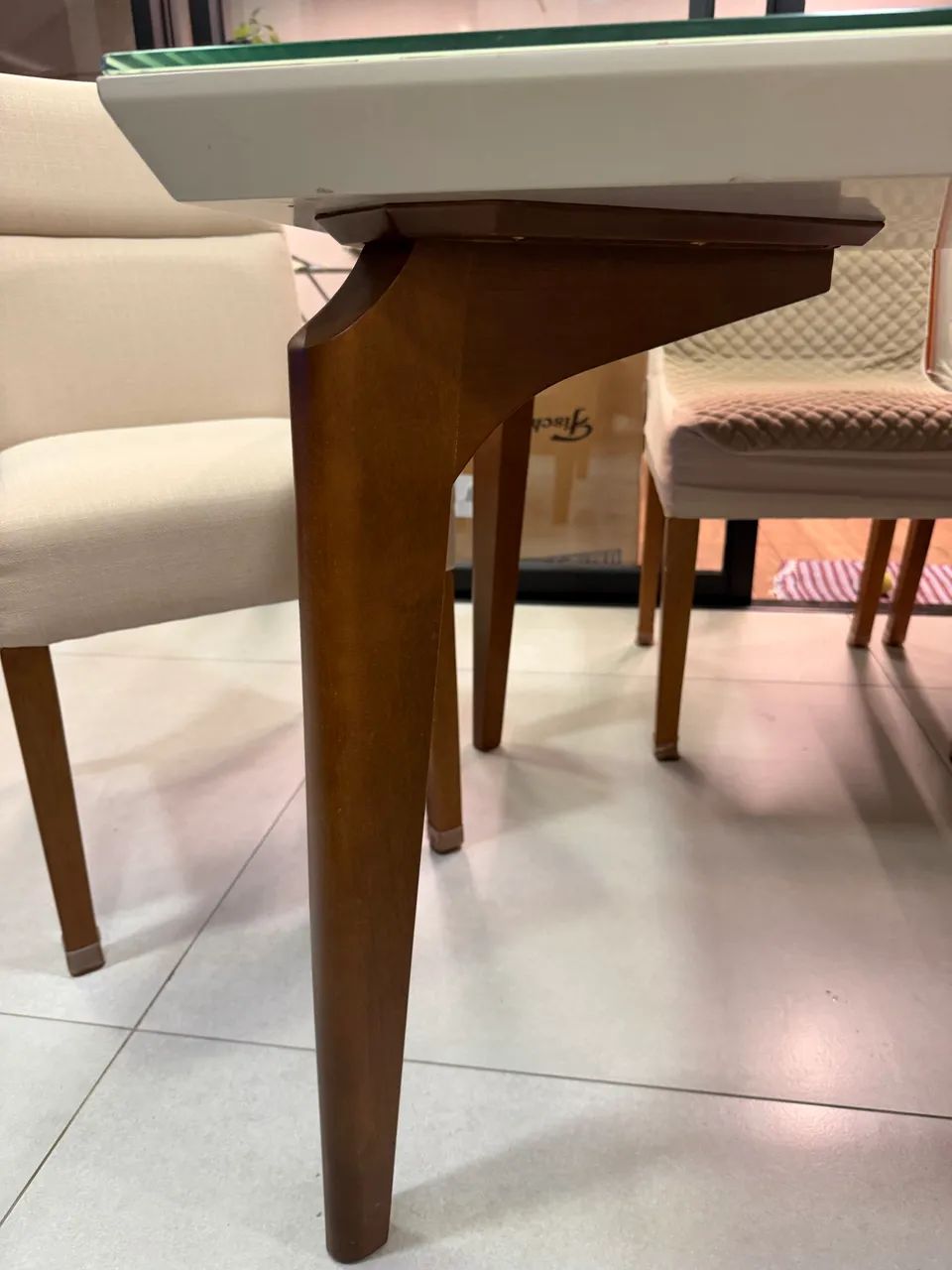Linda mesa de madeira com 6 cadeiras  - Foto 5