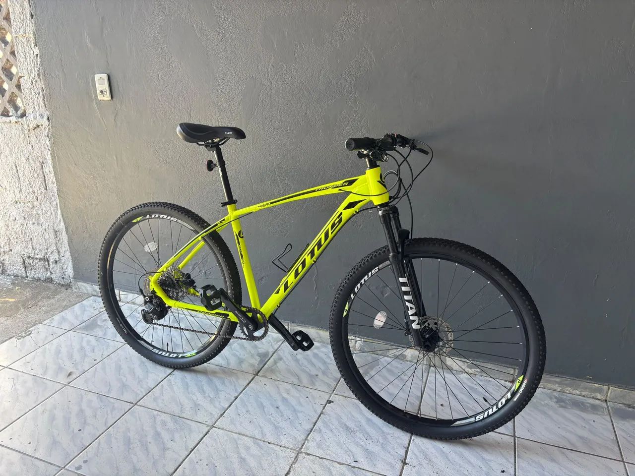Bicicleta lótus semi nova 6 meses  - Foto 3