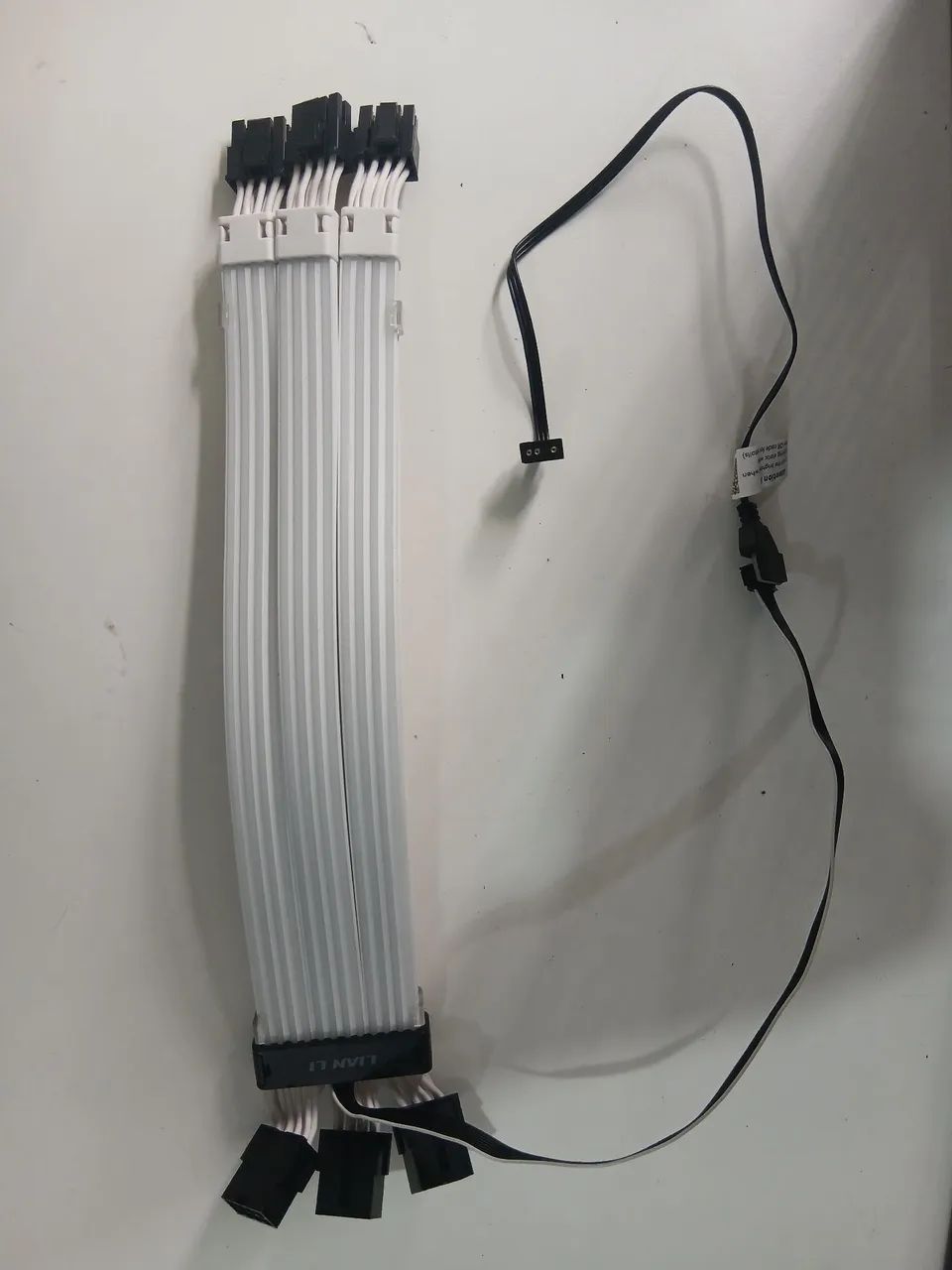 Vendo cabo pcie com 3 conectores lian li - Foto 2