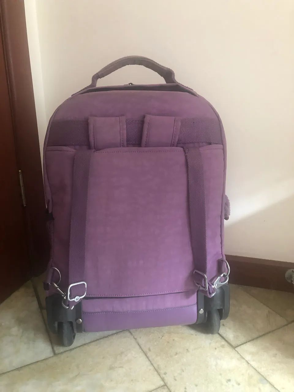 Mochila kipling original com rodinhas - Foto 2