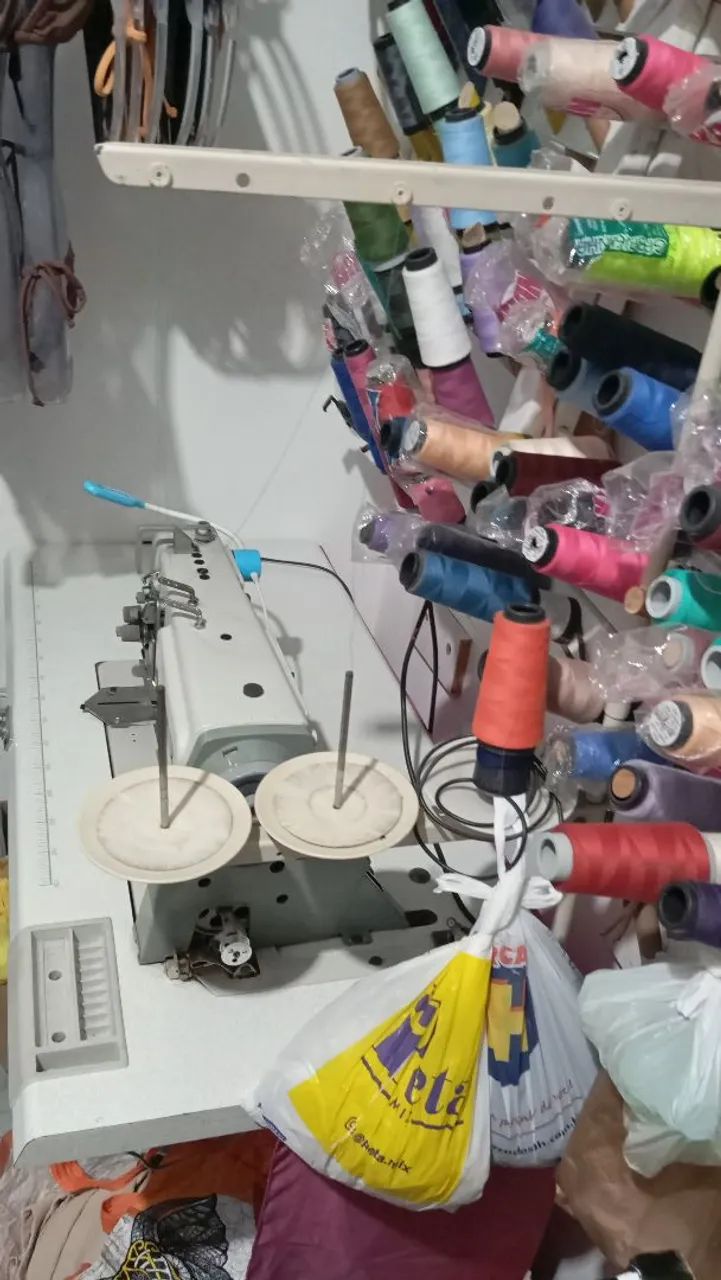 Máquina de costura preço abaixo da tabela,o valor de uma por aí é 5 , 6 mil - Foto 6