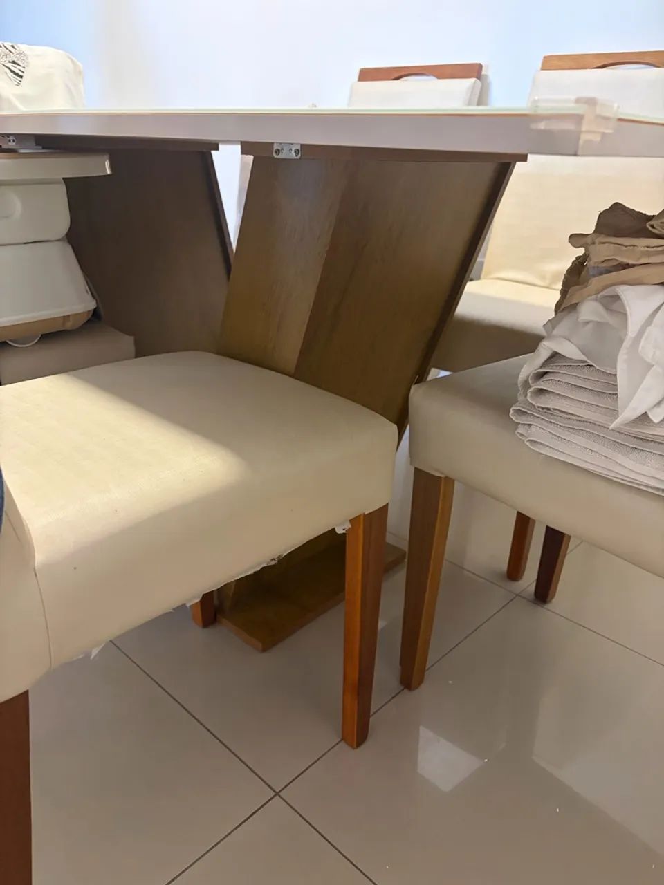 Vendo mesa com 6 cadeiras  - Foto 2