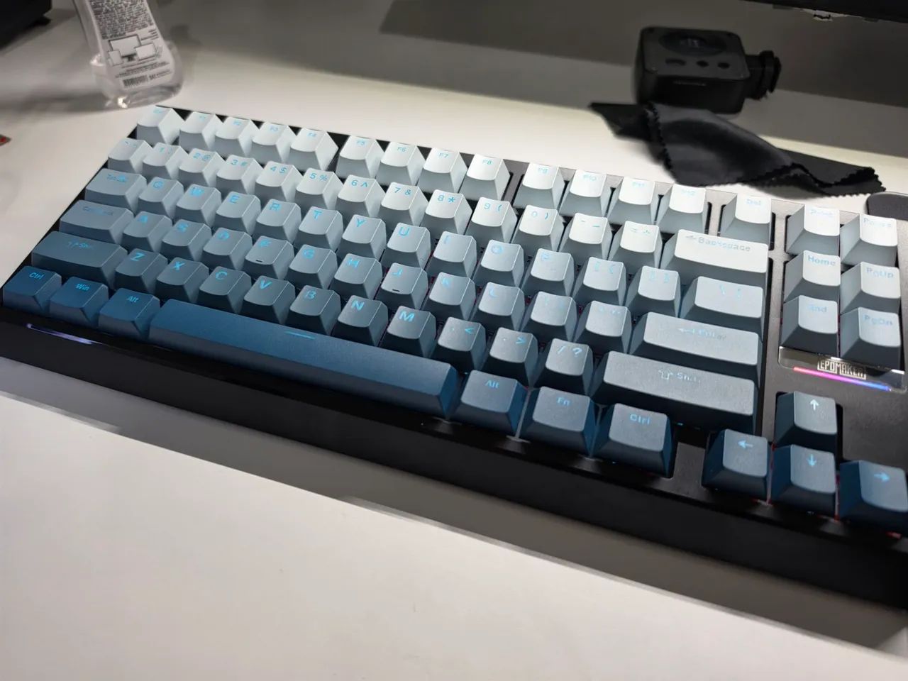 TECLADO MAGNÉTICO G84 HE