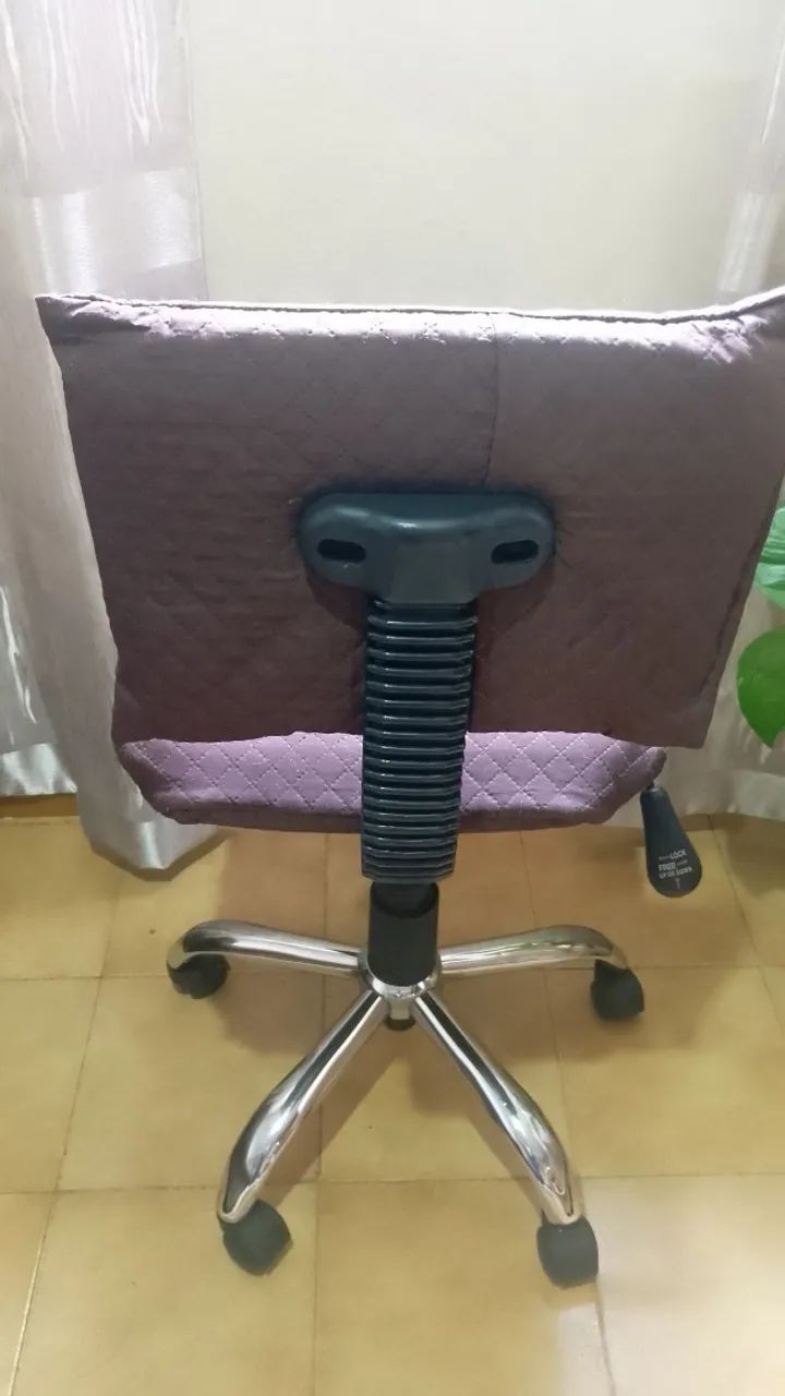 Cadeira com rodinhas, já usada