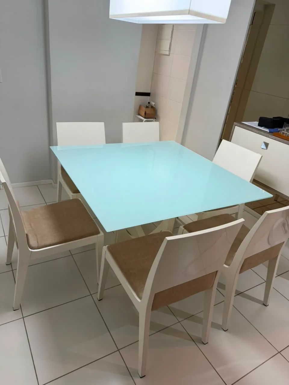 MESA DE JANTAR QUADRADA COM 6 CADEIRAS