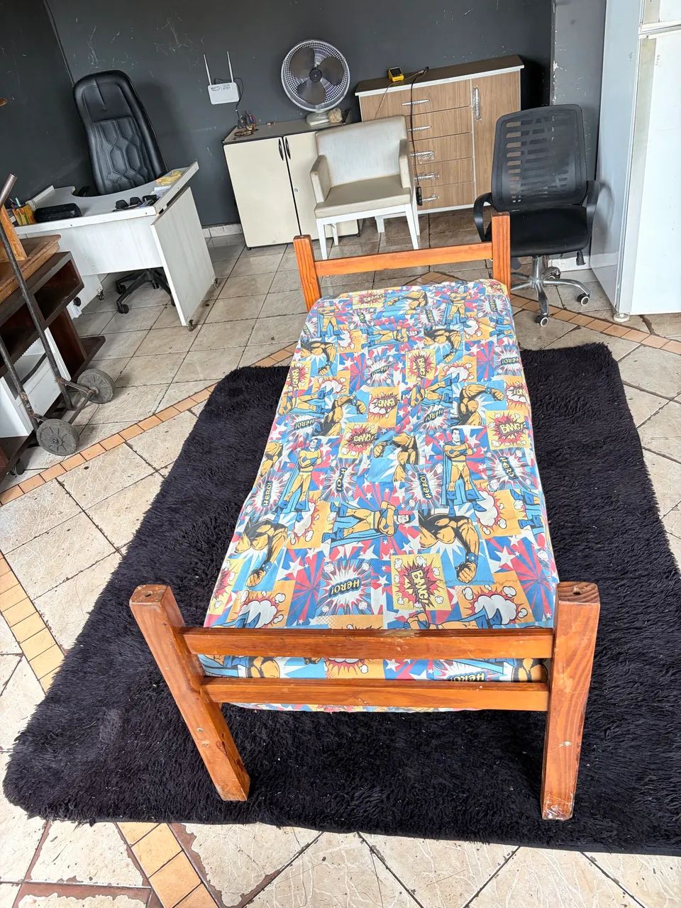 Cama solteiro de madeira (entrego ) 