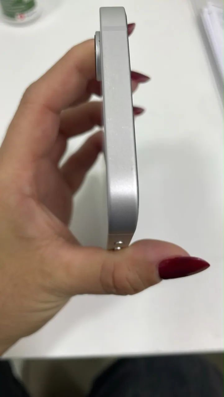 iPhone 16e