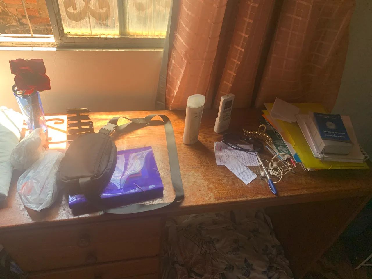 Mesa escrivaninha com gavetas  - Foto 2