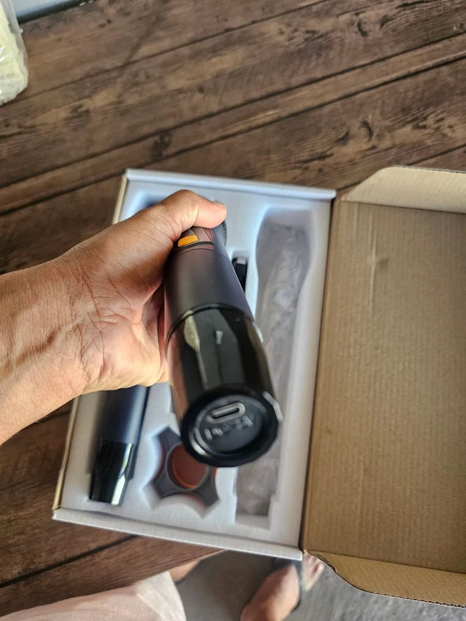 Vendo microfone jbl novo recarregável a bateria  - Foto 4
