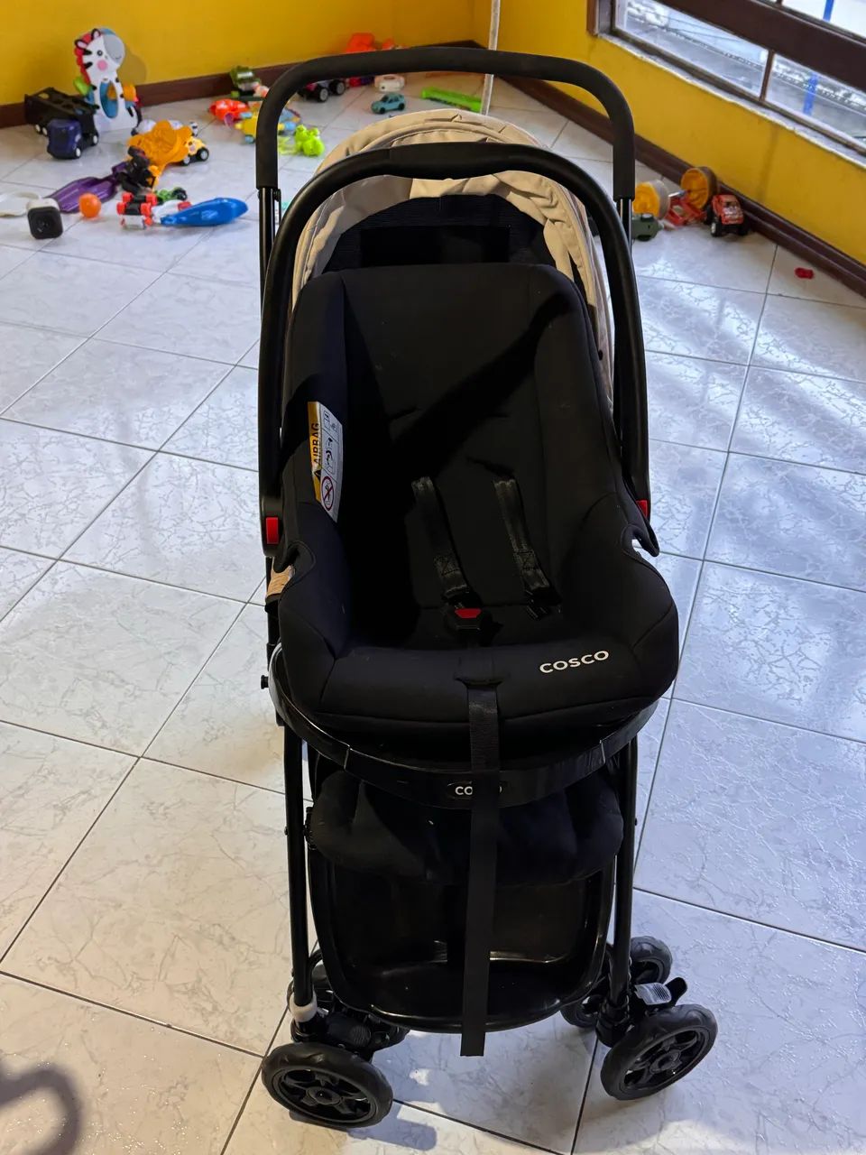 Carrinho de bebê com bebê conforto Cosco! - Foto 2