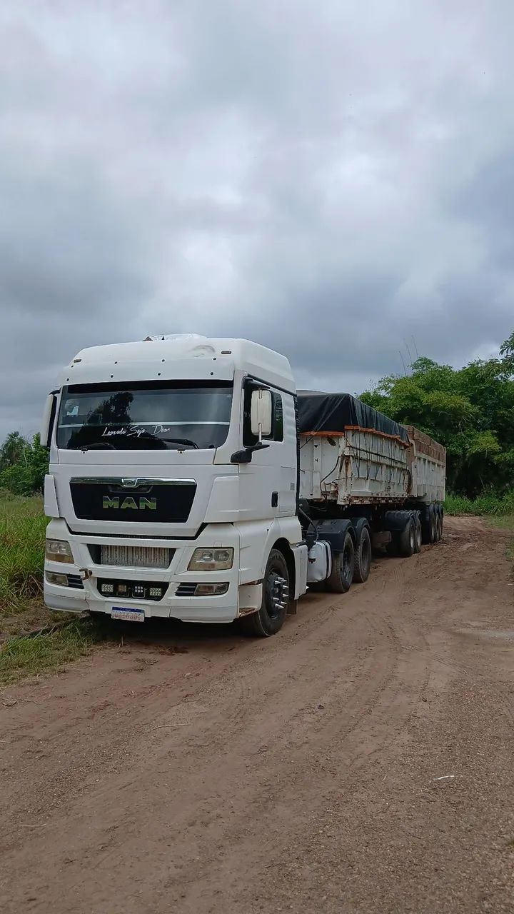 Caminhão trabalhando 