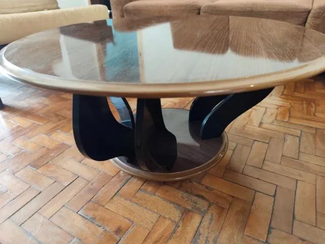 Mesa de Centro Redonda em Madeira - Design Elegante e Ótimo Estado - Foto 4