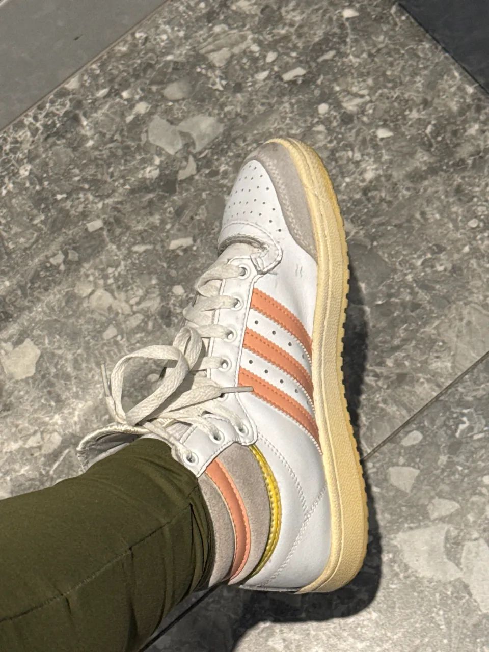 Tênis adidas 