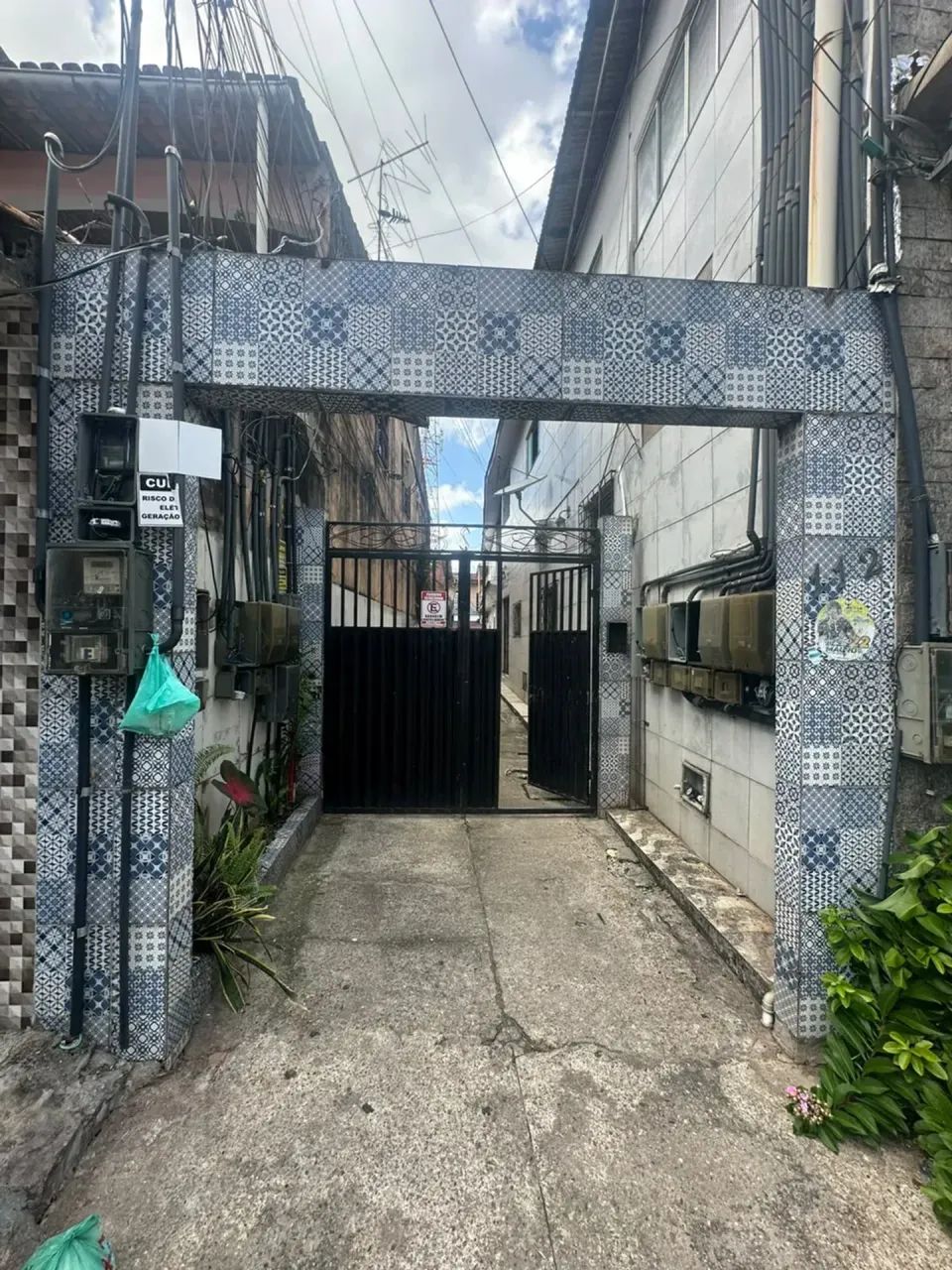 ALUGO APARTAMENTO COM UM QUARTO.