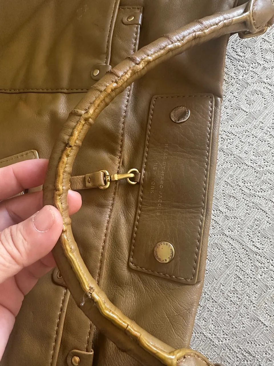 Bolsa Hobo Clássica de Couro Hillier da MARC By MARC JACOBS - Foto 4