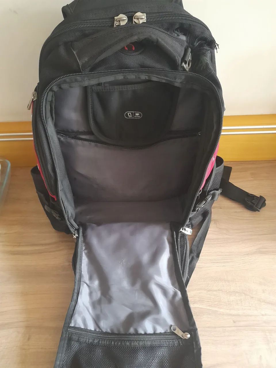 Mochila marca wenger com defeito - Foto 4