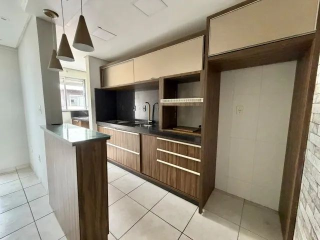 Apartamento Semi Mobiliado bem Localizado - Foto 2