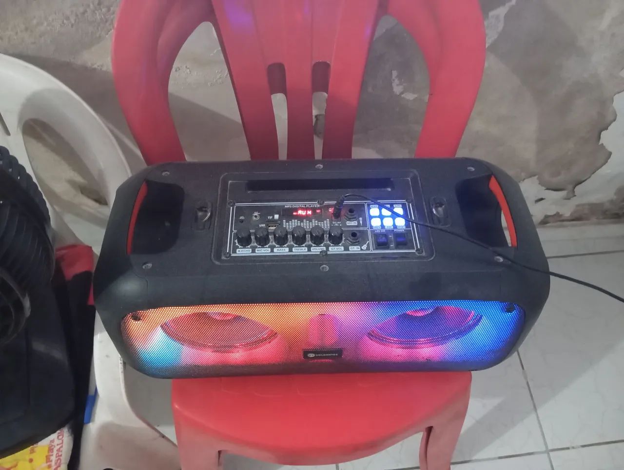 Caixa de som goldentec nova