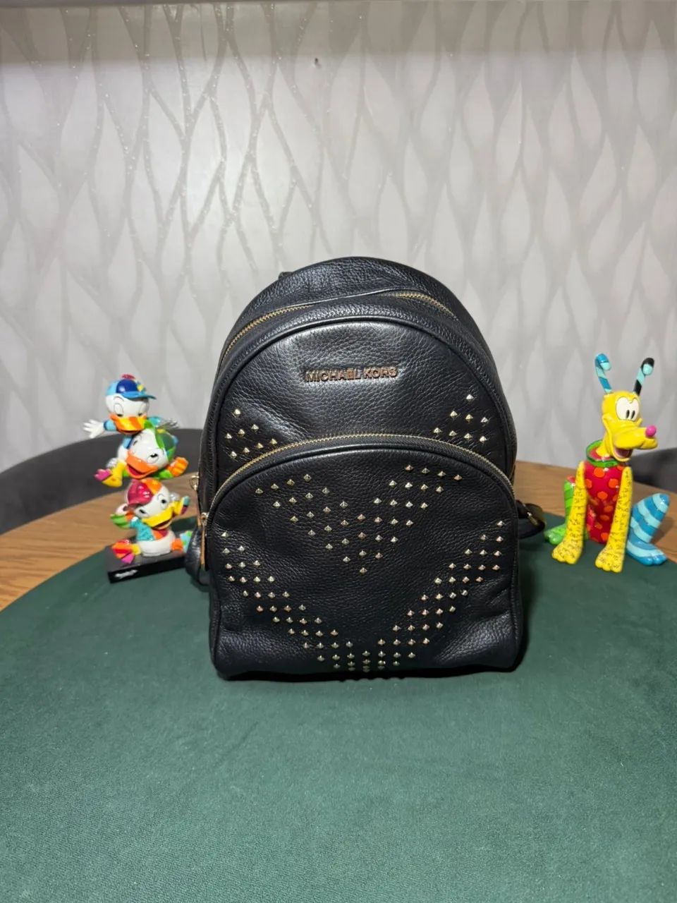 Mochila Michael Kors em couro em ótimo estado