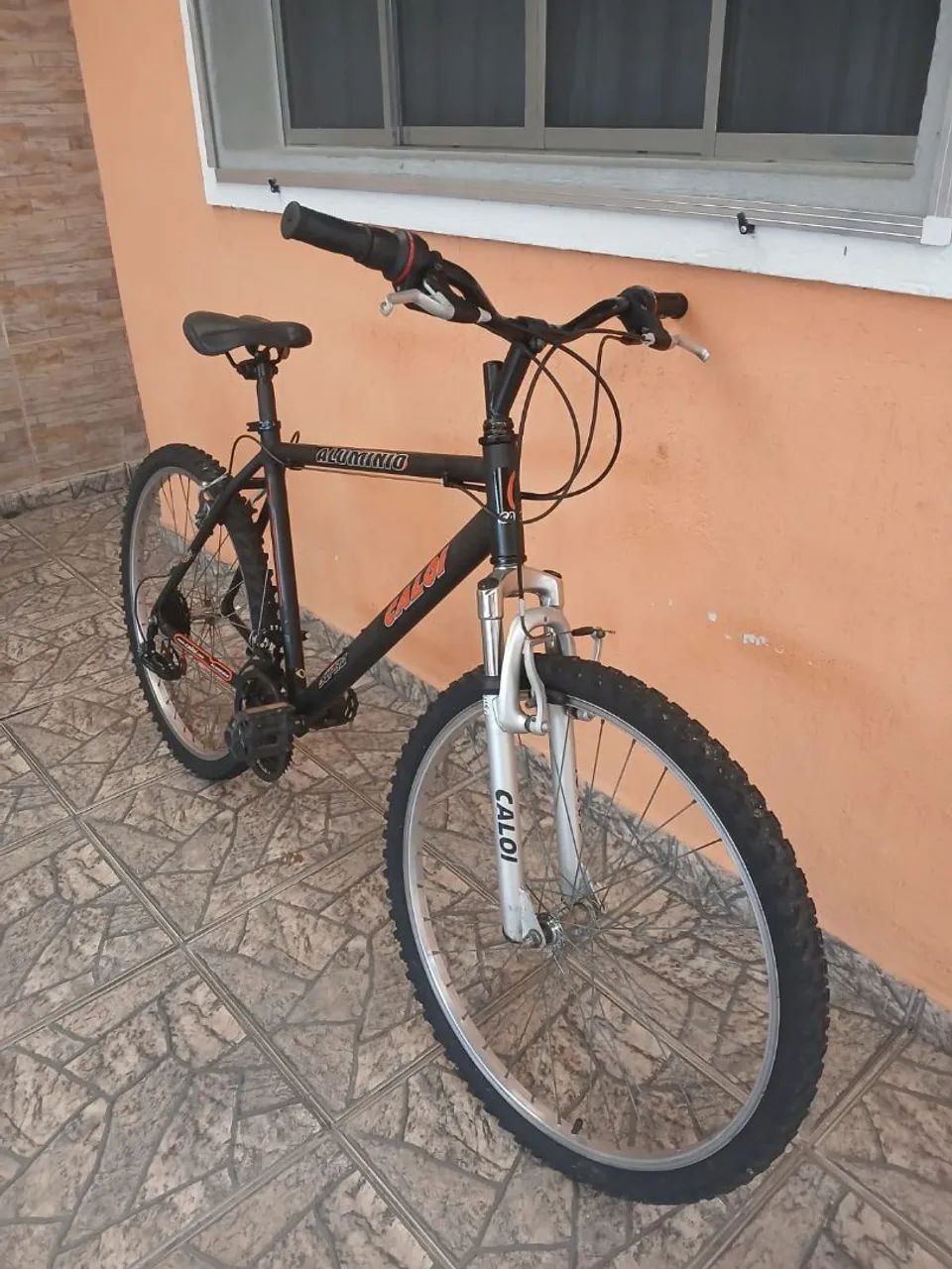 Vendo Bicicleta aro 26 com 21 marchas - Foto 3