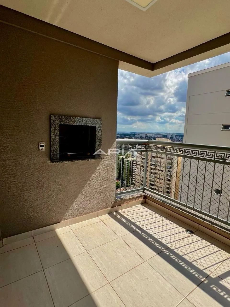 Apartamento à VENDA no edifício Spot, região Central, Londrina PR