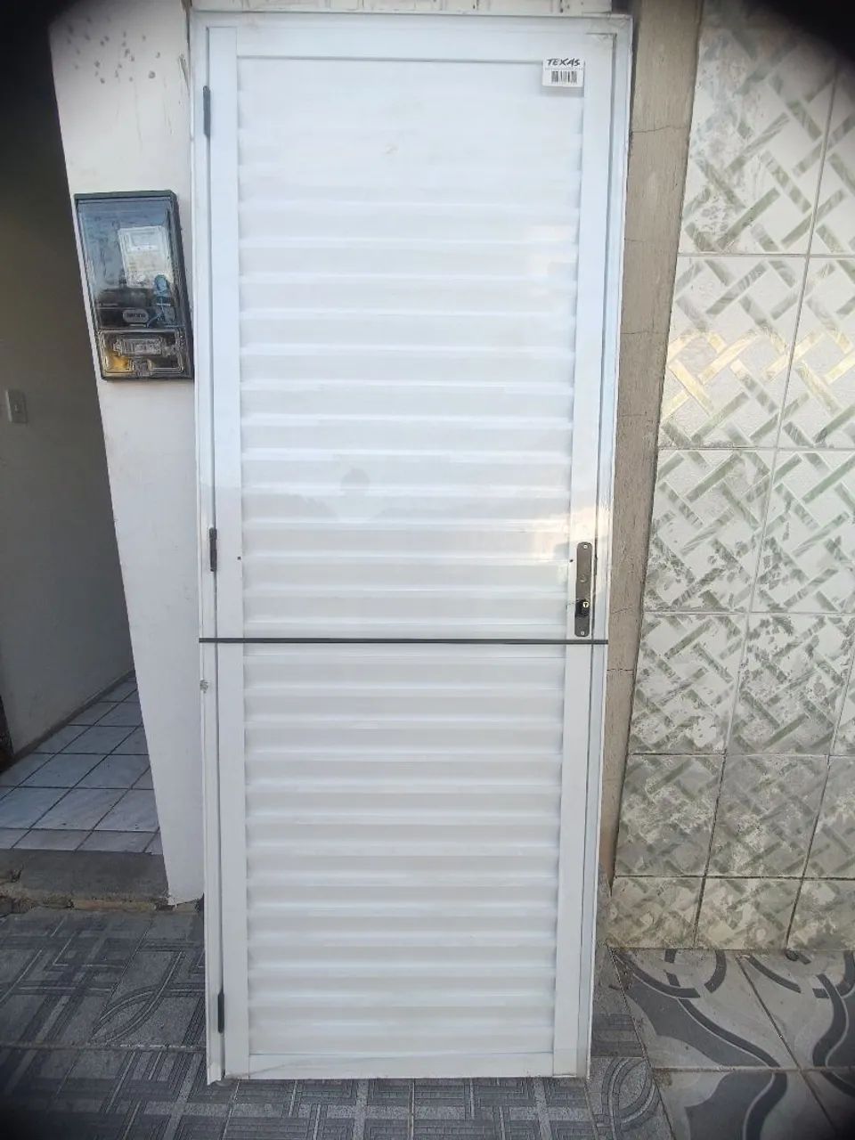 Porta de alumínio branco. 