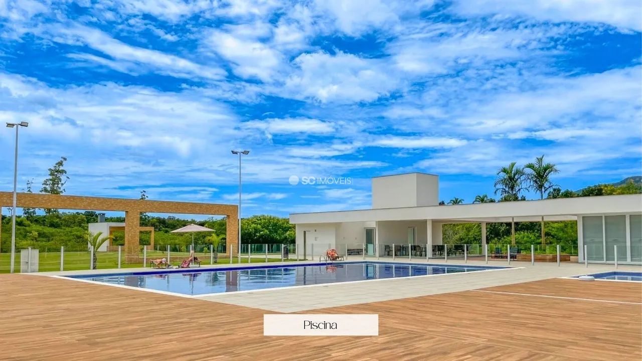 Casa com 5 Dormitórios e Piscina - Ratones