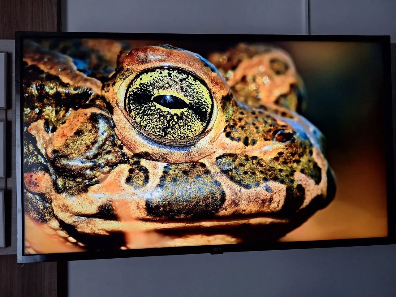 Smart TV LG 43" 4K UHD LED - Preço pra vender rápido - Foto 2