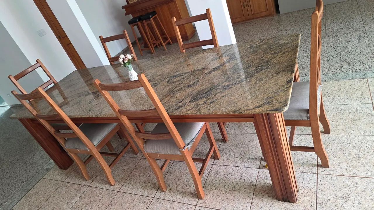 Vendo conjunto de mesa madeira maciça 