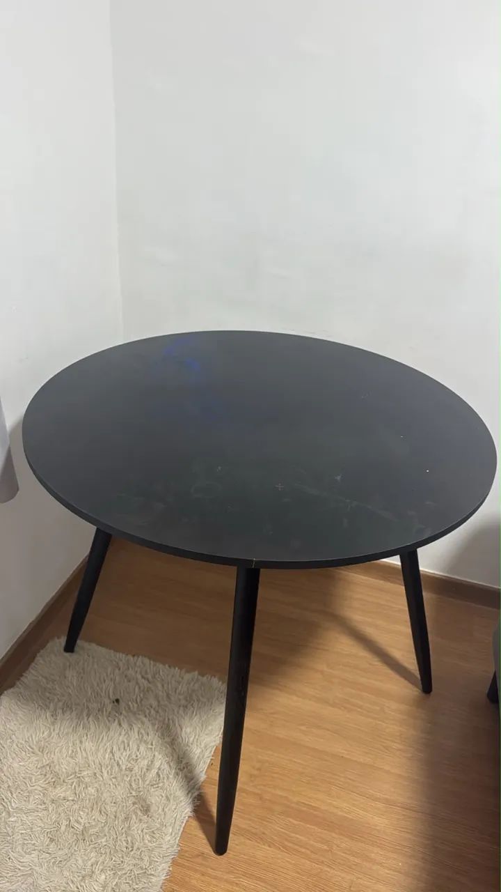 Vendo linda mesa de jantar preta 