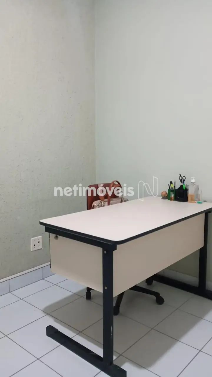 SALA COMERCIAL COM 35,45 M2, ANDAR ALTO E SOL DA MANHÃ.