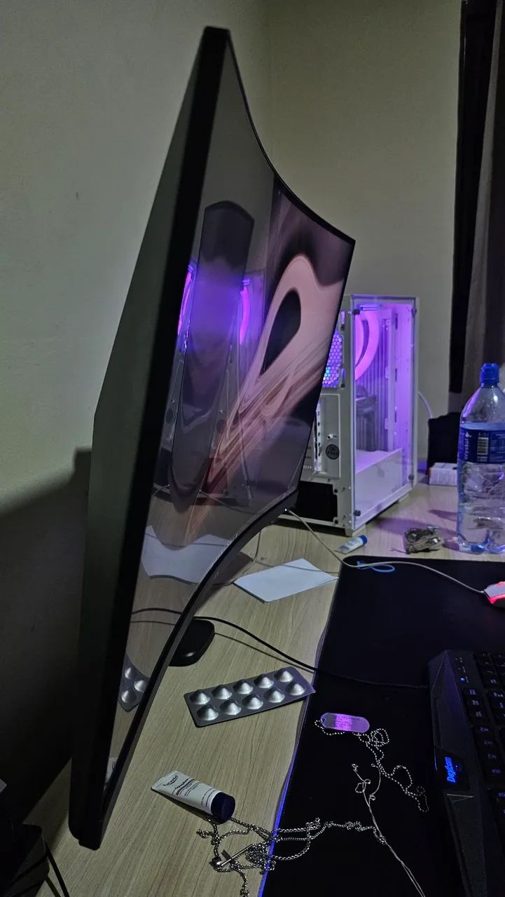 Monitor AOC 31' QHD CURVO 180Hz - Foto 3