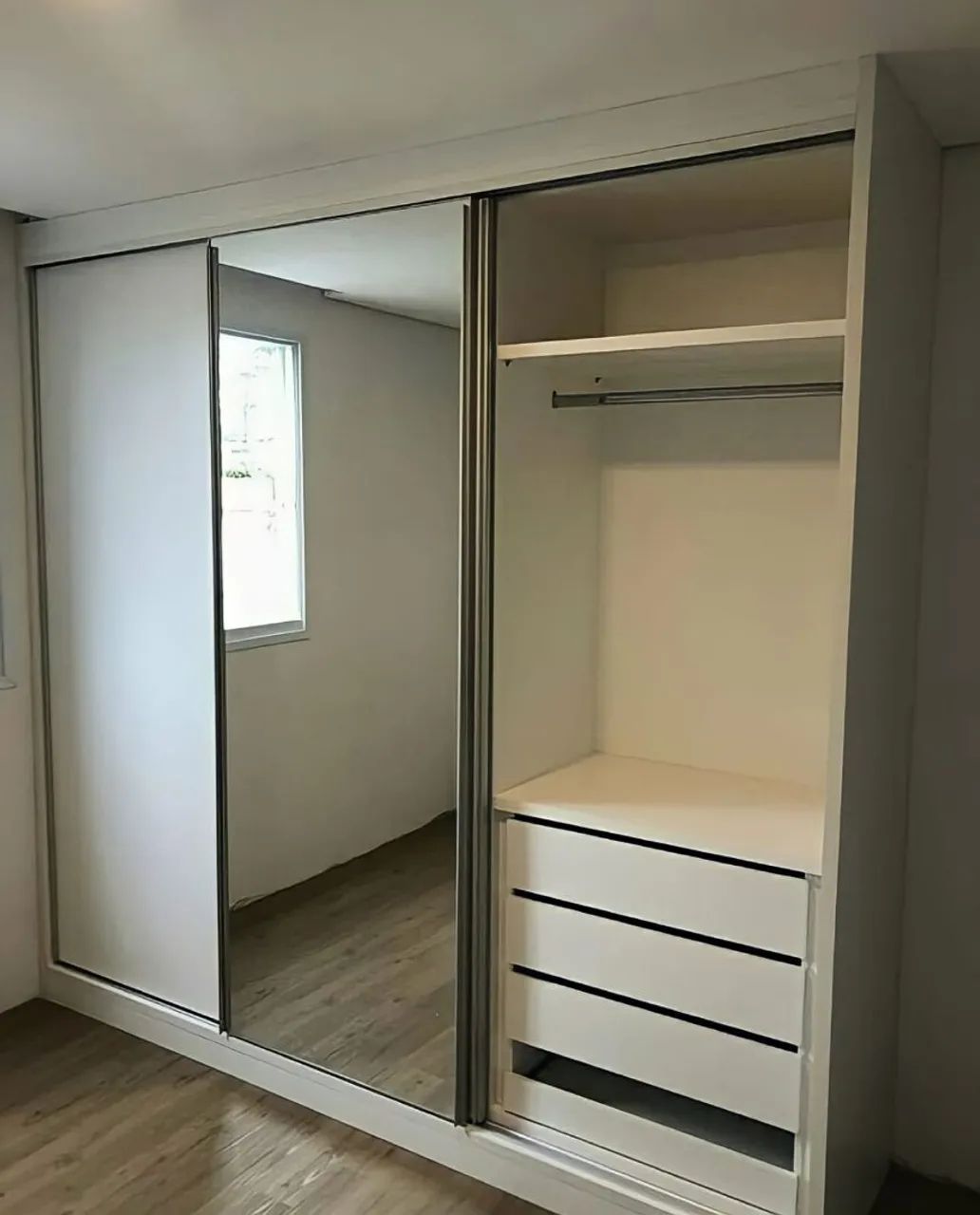 Guarda Roupas Com Três Portas De Correr L 2.10 M