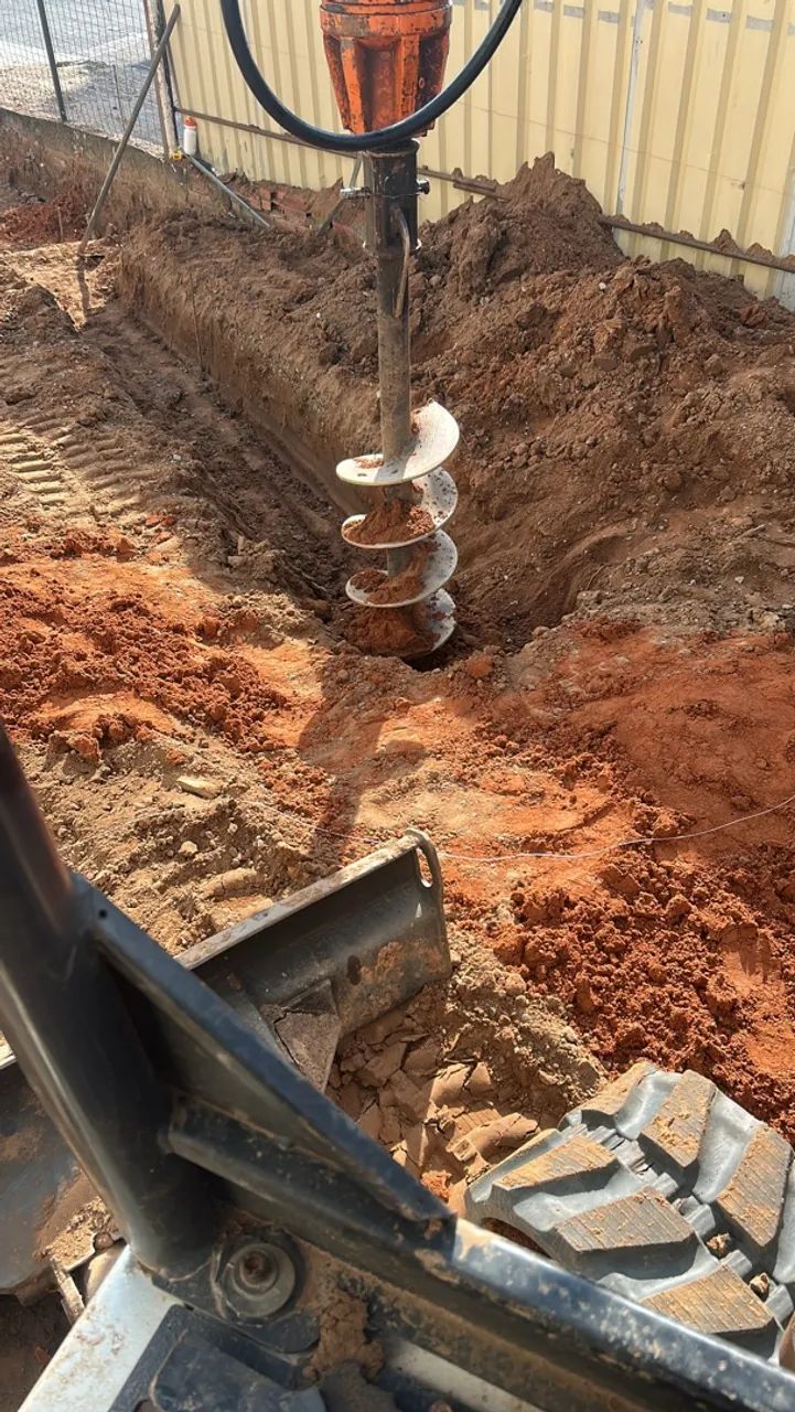 Locação de Máquinas e Transportes  - Foto 3