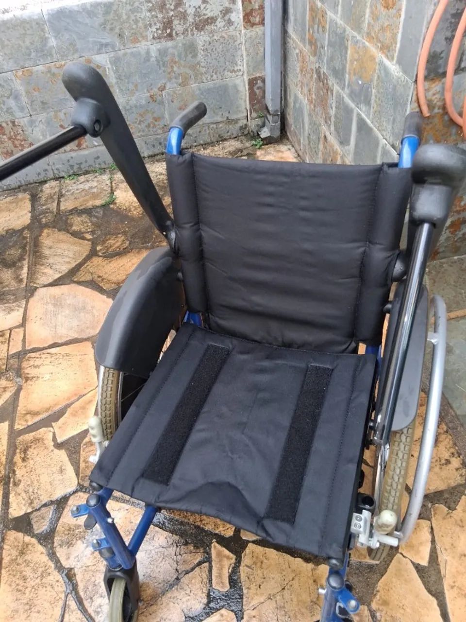 Vendo cadeira de rodas - Foto 3