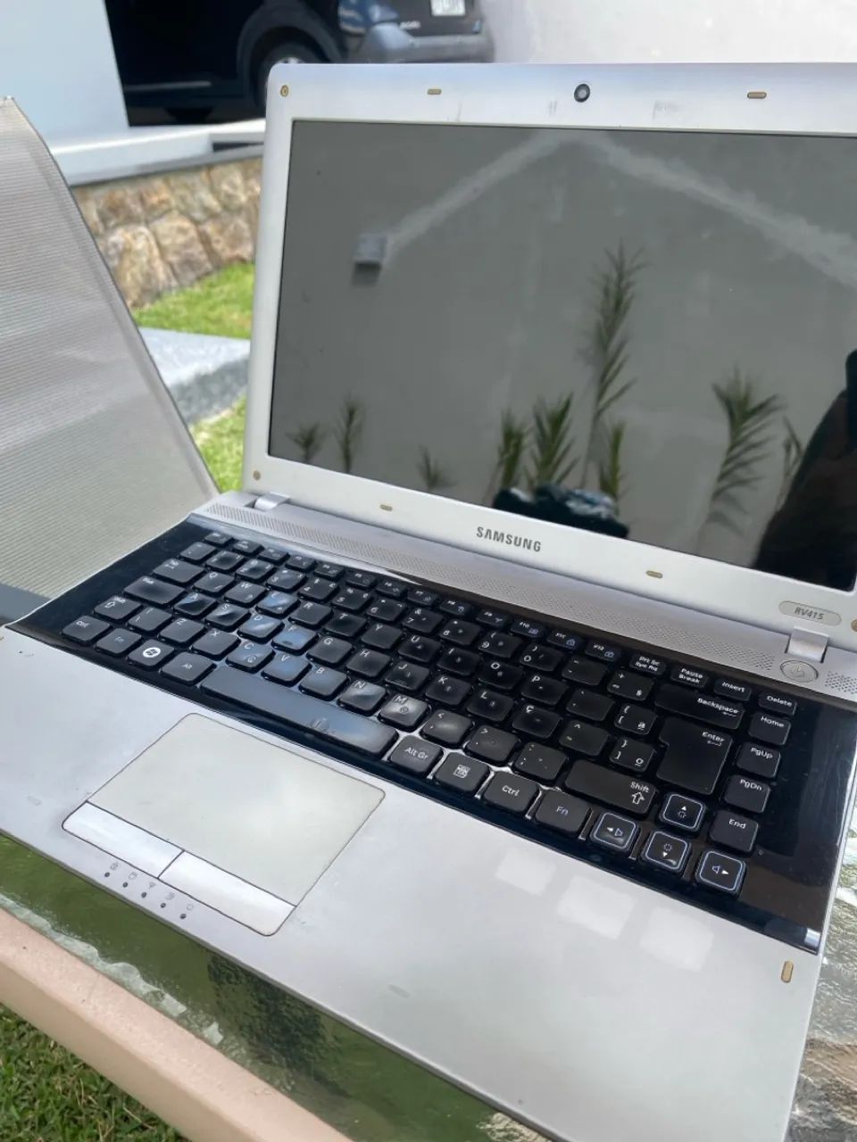 Notebook e carregador 