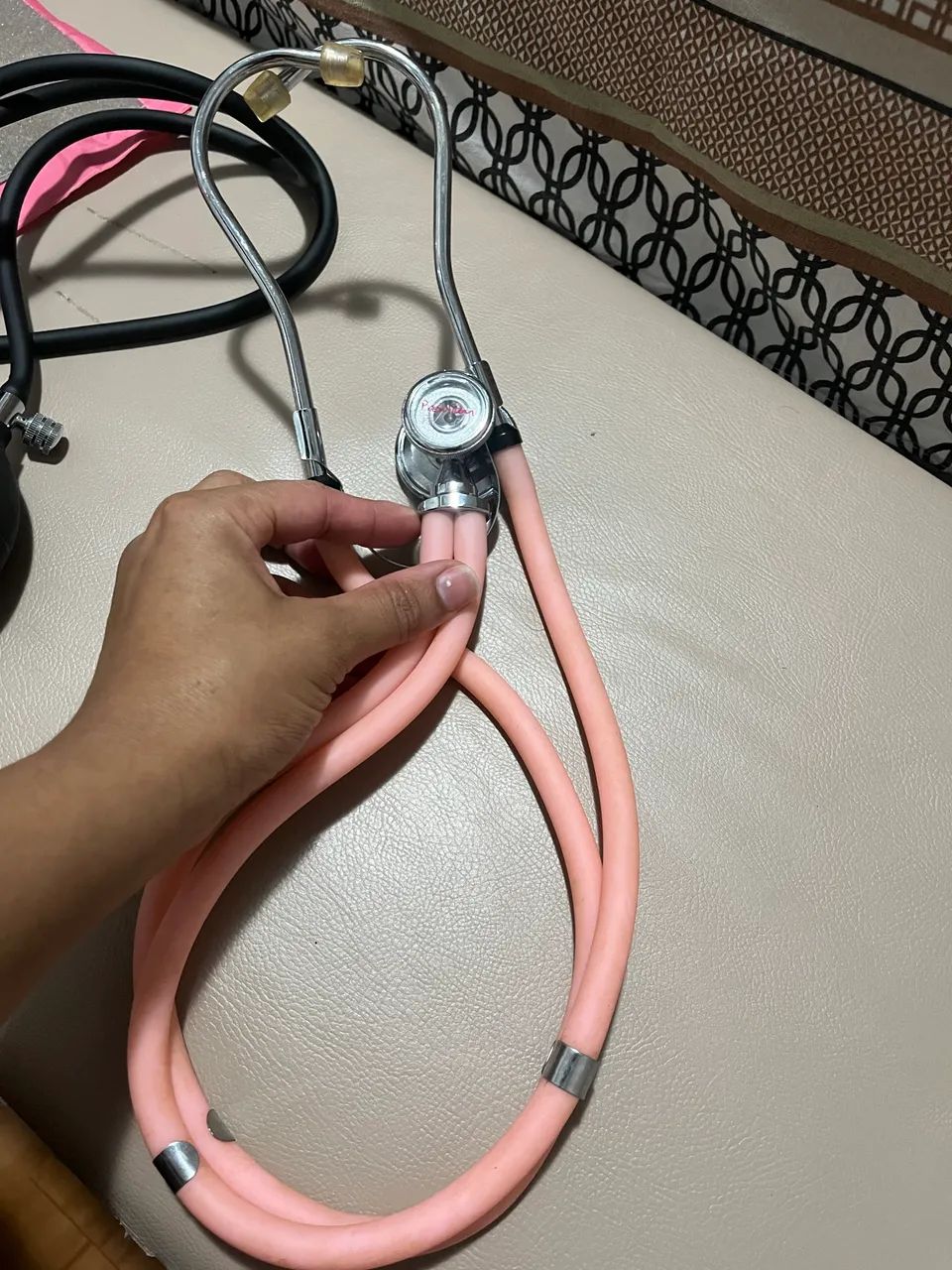 Kit Aparelho de Pressão + Estetoscópio Rosa - Foto 3