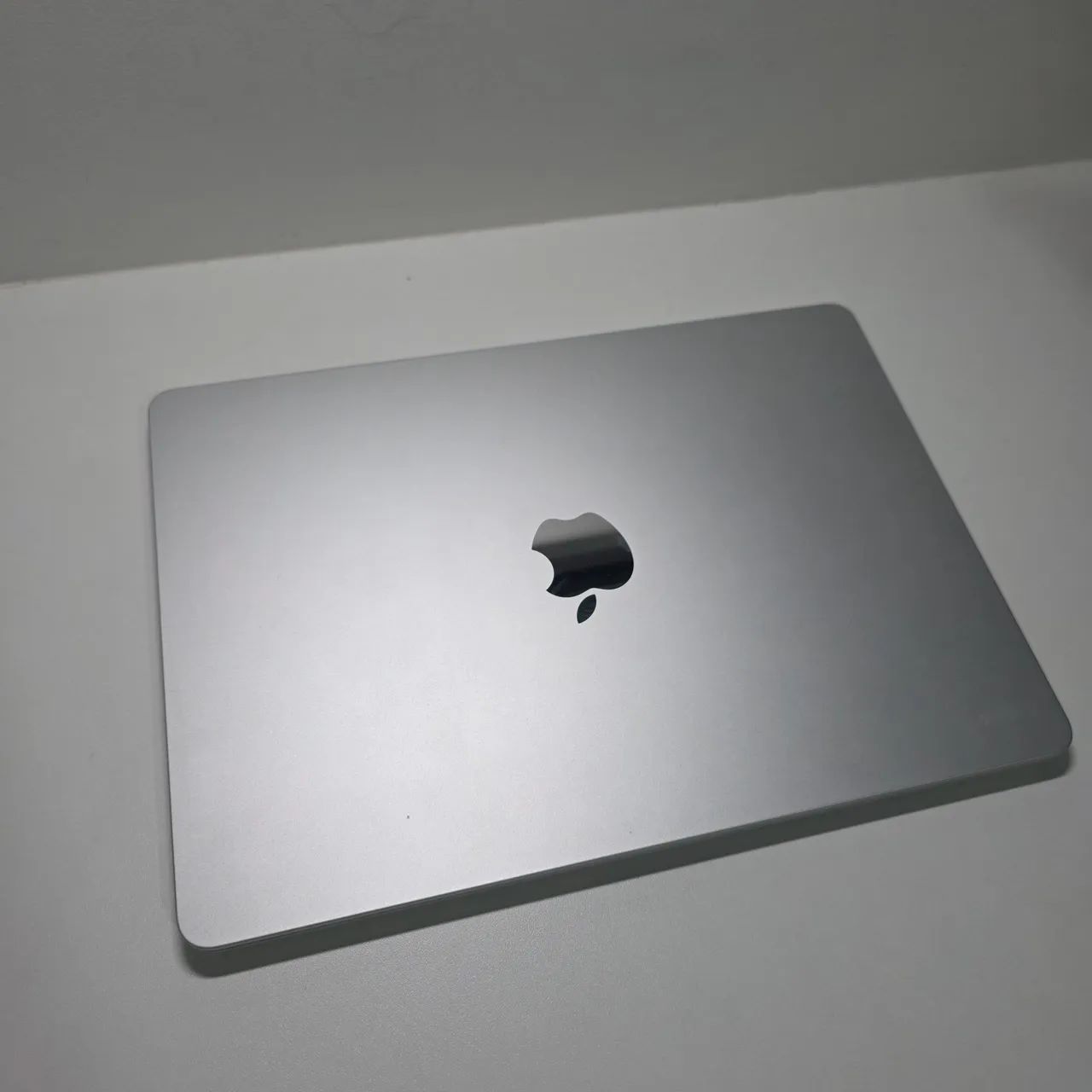 Macbook Air M3 - 8gb Ram - 256gb SSD (muito novo - sem detalhes