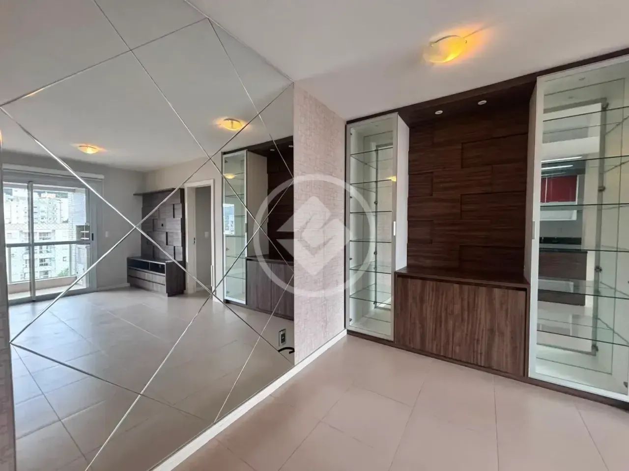 Apartamento com 2 Dormitórios, Suíte e Garagem Dupla no Itacorubi  Florianópolis - Foto 2
