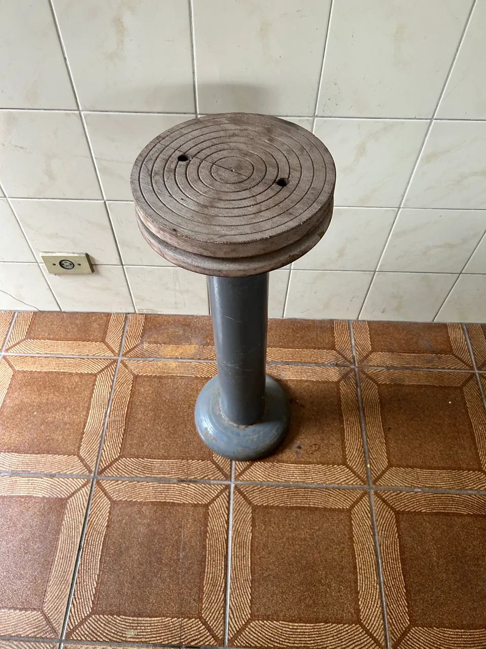 Banqueta antiga giratória ou roda de oleiro? Muito pesada - Foto 4