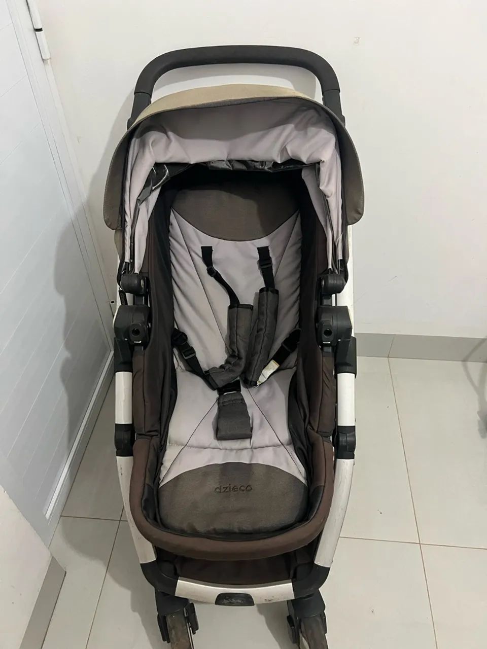 Carrinho de bebe e bebê conforto 