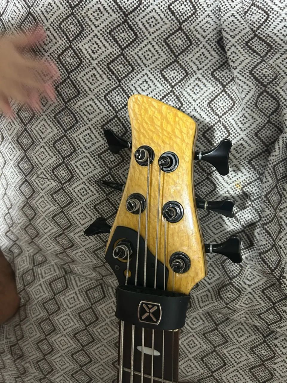 Baixo Luthier modelo Trb 6 cordas  - Foto 2